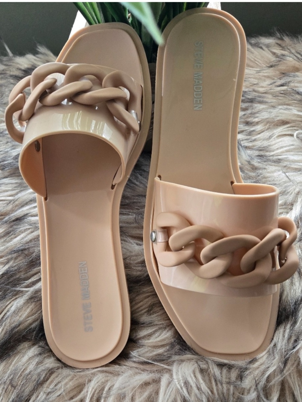 STEVE MADDEN Ciela Nude/Blush
Chunky Chain Slide Sandal
Nude Sz 7